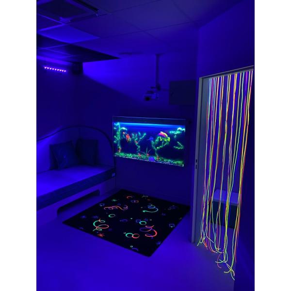 Blacklight UV aquarium