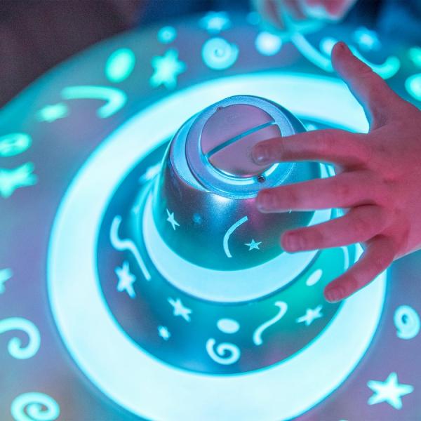 Grote draaiende tol met licht en geluid