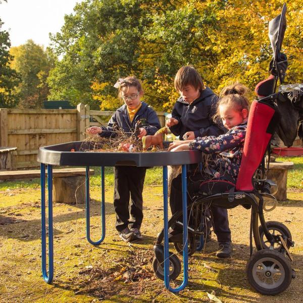 Verstelbaar onderstel voor de Tuff Tray - rolstoelgebruikers