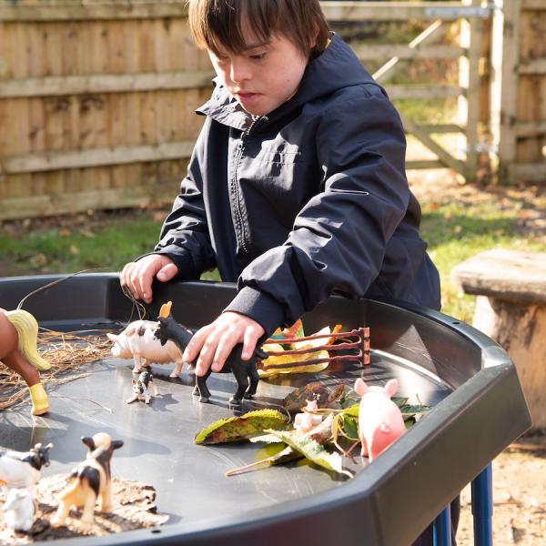 Verstelbaar onderstel voor de Tuff Tray - rolstoelgebruikers