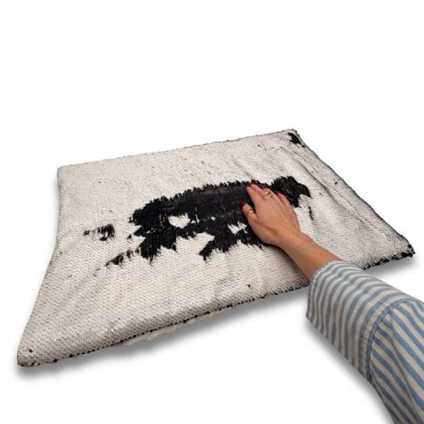 Verzwaard schootkussen met glitters - zwart-wit