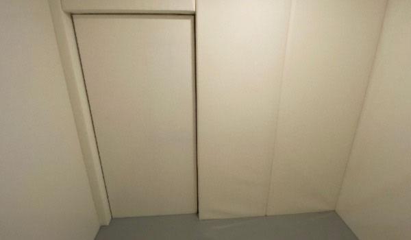 Time Out ruimte uitgevoerd met panama Bisonyl bekleding